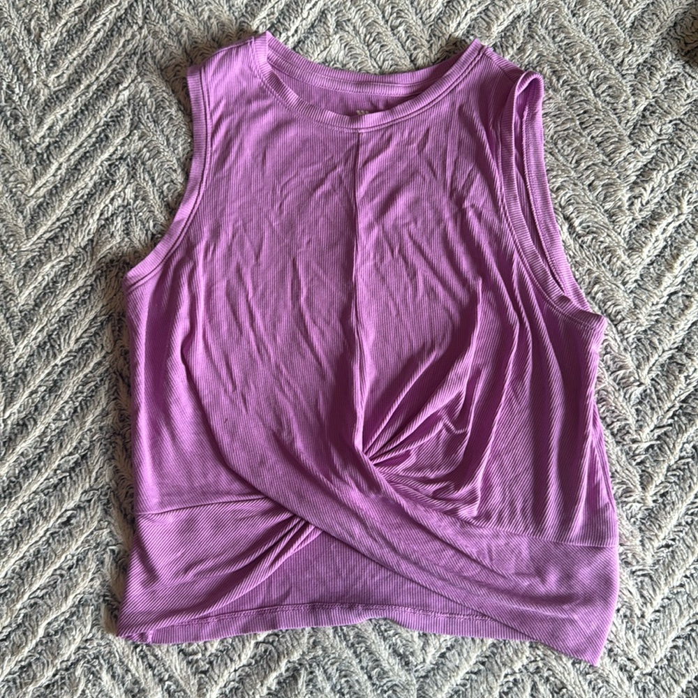 All in Motion crop front twist knot top